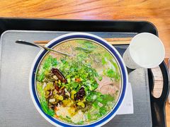 -云阿蛮云南生烫牛肉米线(奉贤路店)