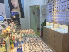 -天空之镜眼镜店蔡司依视路配镜授权零售店(望京颐堤港店)