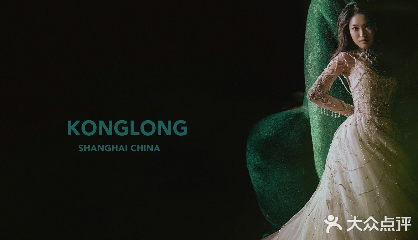 复古的香槟色立领婚纱