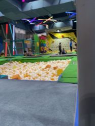 -反弹蹦床公园·亲子乐园·团建·派对(尚品奥莱店)