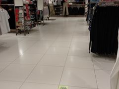 -优衣库(昆明七彩METOWN购物中心店)