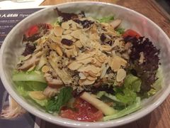 烟熏鸡肉藜麦蔬菜色拉-玛格萝妮(汇智国际商业中心店)