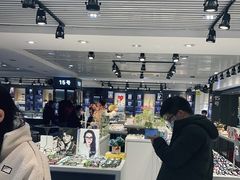 -宏宇眼镜蔡司依视路折扣店(兆佳眼镜城店)