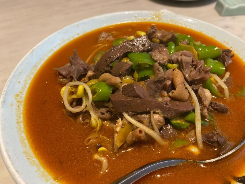 「水煮鸭杂」这道菜给我的印象最深,可以说是蛮闽北的一道菜了,够味儿