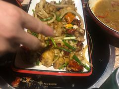 -虾弄弄海派小龙虾·牛羊蝎子火锅