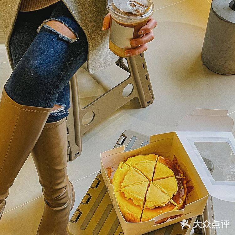 福州竟然有Blackpink女团巴斯克🖤这家咖啡店太会了‼️