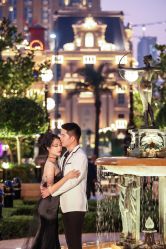 -现代经典婚纱摄影