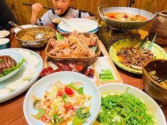 丽江紫洋芋-老滇山寨•云南特色菜•地方菜•民族风情歌舞表演(金碧店)