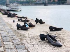 -多瑙河畔鞋履雕塑