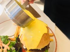 瀑布芝士牛肉汉堡-阿妮叶李(光谷世界城店)