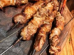 红柳羊肉串-阿里家·新疆烤肉酒場 by MIG