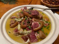 -帅巴人舅母子腊蹄民俗村