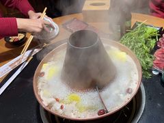 -果松木炭酸菜铜火锅·外婆参鸡汤