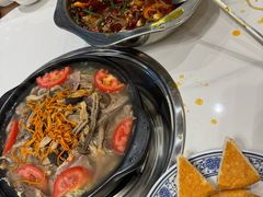 -乡土特色.冷锅鱼.牦牛肉汤锅