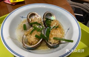 Steamed Abalone with Garlic and Vermicelli