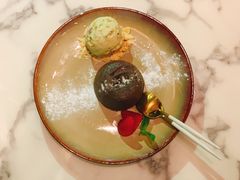 自制巧克力熔岩蛋糕配香草冰淇淋-酒池星座(深圳湾后海汇店)
