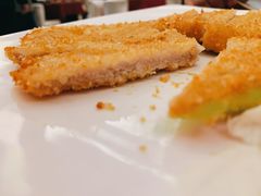 崇明生态猪炸猪排配辣酱油-红房子西菜馆(淮海中路店)