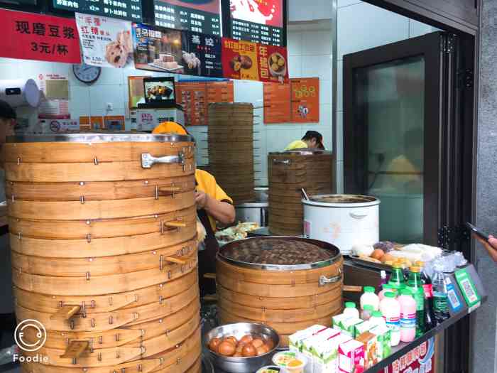 早阳冷鲜腿肉包-"单位附近开张没多久,生意兴隆的包子店,天.