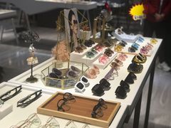 -宏宇眼镜蔡司依视路折扣店(兆佳眼镜城店)