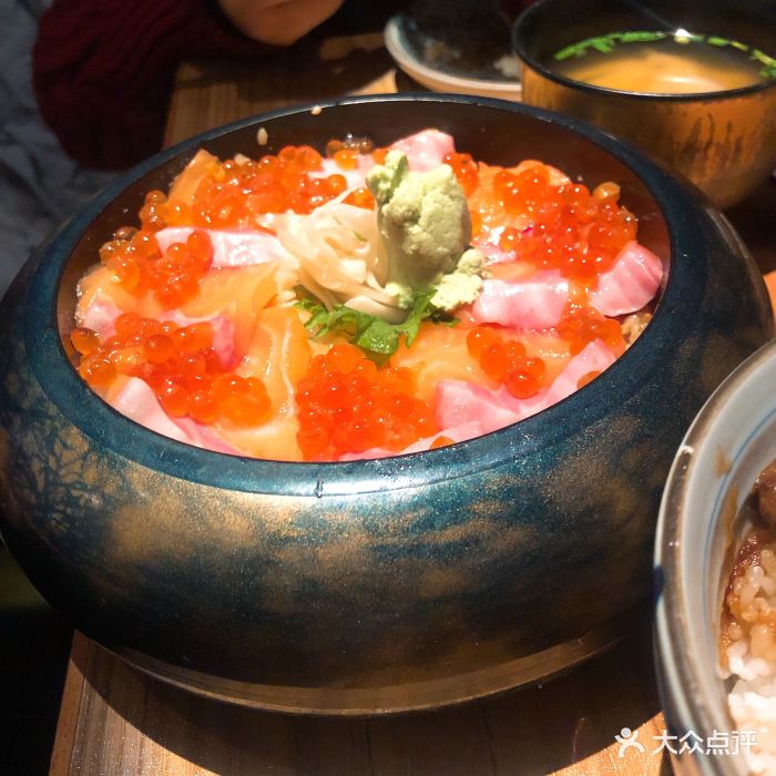 maki house寿司(晶品店)三文鱼籽饭图片