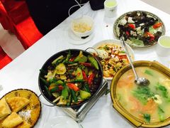 -乡土特色.冷锅鱼.牦牛肉汤锅