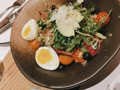 托斯卡尼蔬菜沙拉配酸奶芒果汁-原石牛扒·约会餐厅(龙城万科里店)