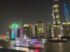 -黄浦江游览十六铺3号码头网红自助餐