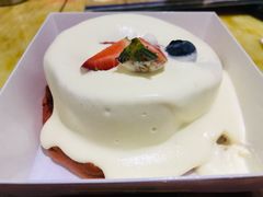 网红红丝绒草莓奶盖流心-糕小爱·动物奶油生日蛋糕定制(昆山总店)