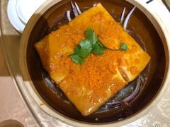 黄金海胆豆腐煲-琼大师东方烤乳猪(亚特兰蒂斯店)