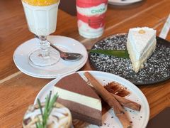 -Chom Cafe and Restaurant