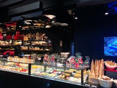 面包甜点陈列柜-Salon de The de Joel Robuchon(外滩18号店)
