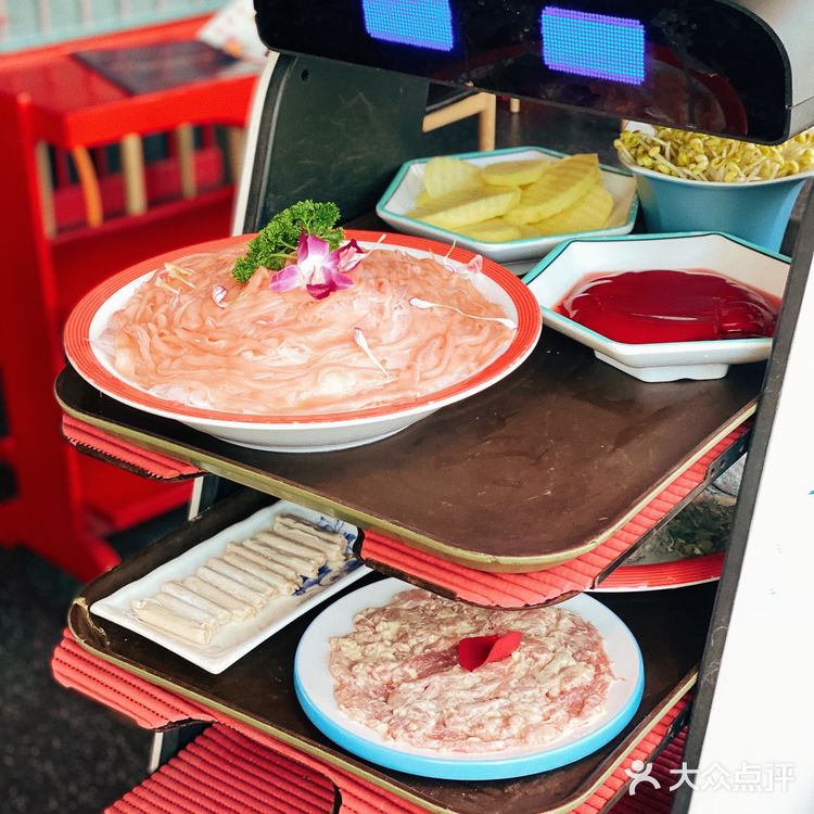  周末朋友约了去野兽花园火锅店