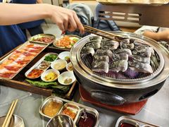 -围炉肉舍•炭烤活鳗•丹东海鲜烤肉(步行街店)