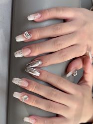 -小黑瓶美甲美睫