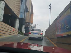 -上海绿地缤纷广场-停车场