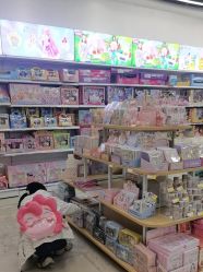 -卡通派潮品玩具折扣仓(青岛新城吾悦广场店)