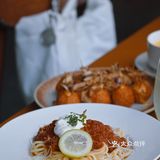 和闺蜜是下午去的，点了咖啡️、气泡水和西餐