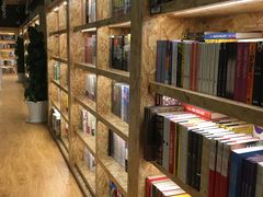-新华里咖啡书吧(新华书店小寨店)