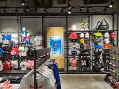 -阿迪达斯(百联徐汇商业广场运动旗舰店)
