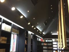 -钟书阁(松江泰晤士小镇店)