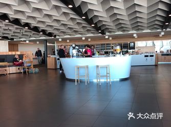 lounge人很少，但是也没啥可吃的