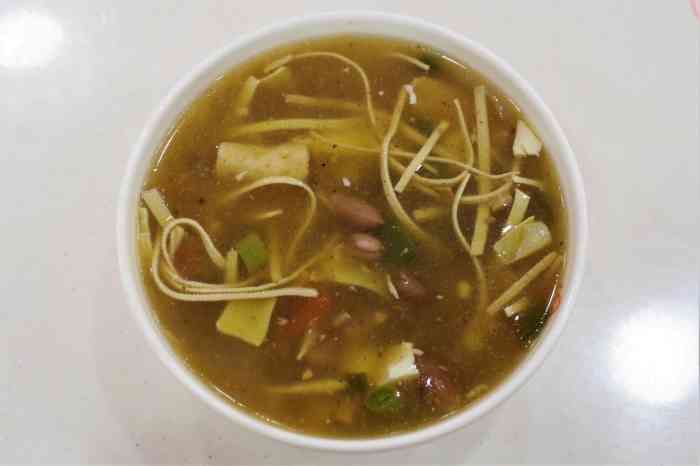 很一般吧阜阳人的最爱这么多年开了这么多店一样还是很脏很乱卷馍的