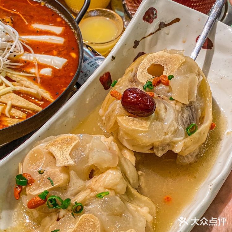 沈阳大叔家的口蘑芝士虾滑vs桑椹果酱锅包肉juju好吃呢