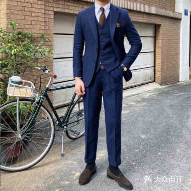 粗花呢是西装面料中算是较为常见的一种