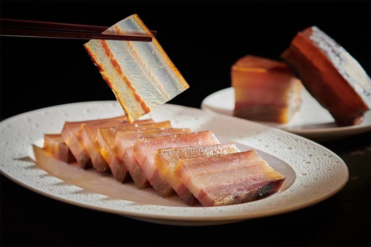 湘菜经典之选:清蒸大片腊肉