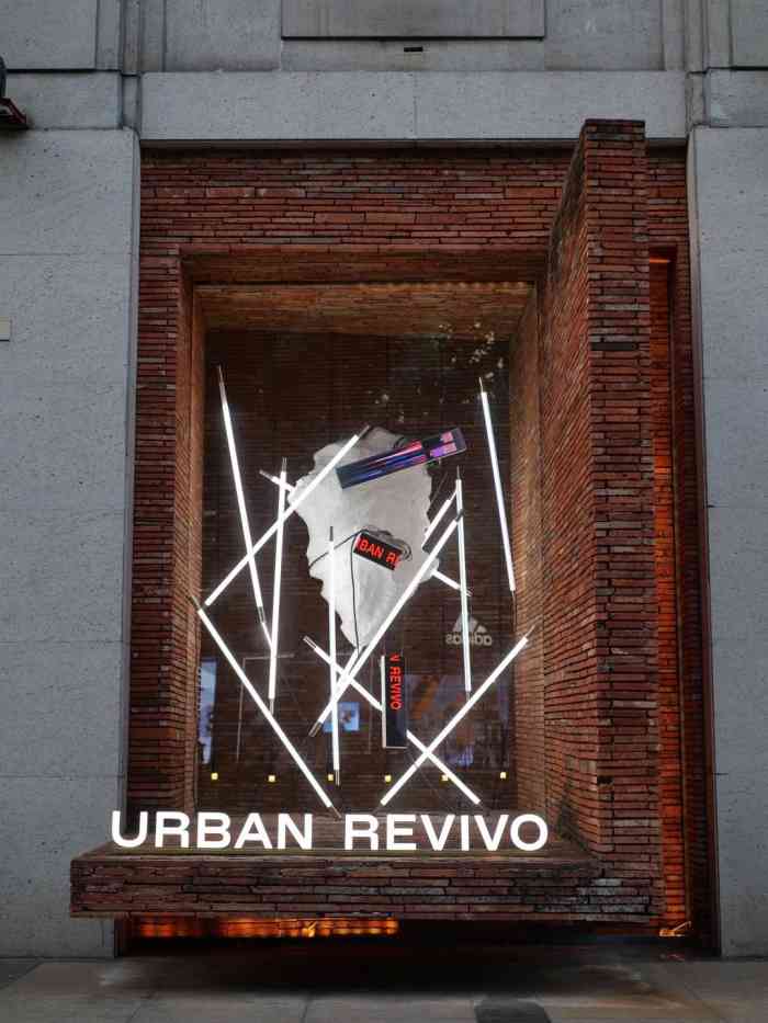 urban revivo(华狮688广场店)-"工作日来逛ur,不用担心试衣服排队的