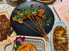 -小董哥烤串·爆汁大油边(故宫店)