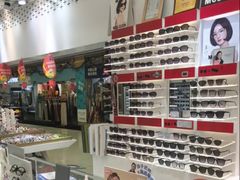 -美式眼镜·授权蔡司.依视路.尼康.豪雅.明月(人民广场店)