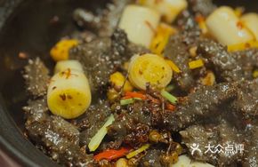 Mountain Pepper Sauce with Mini Sea Cucumber