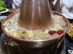 -果松木炭酸菜铜火锅·外婆参鸡汤